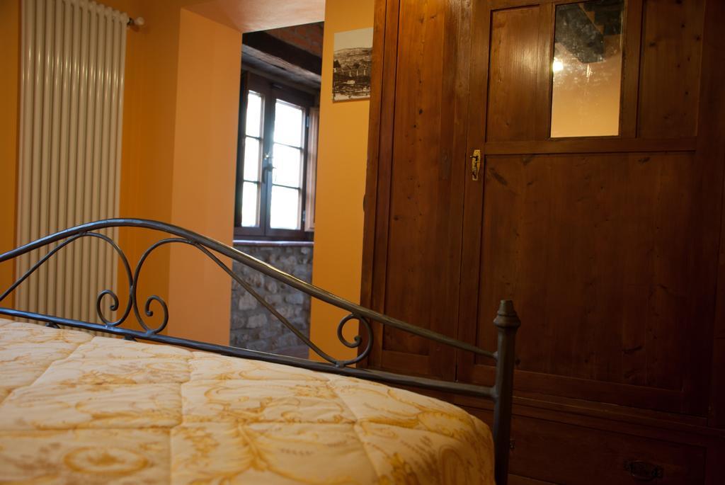 La Collina Dei Franchi Panzió Camporgiano Szoba fotó