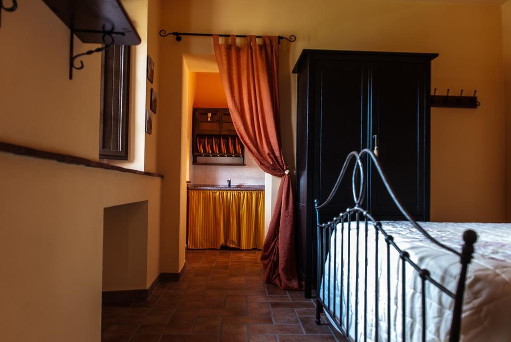 La Collina Dei Franchi Panzió Camporgiano Szoba fotó